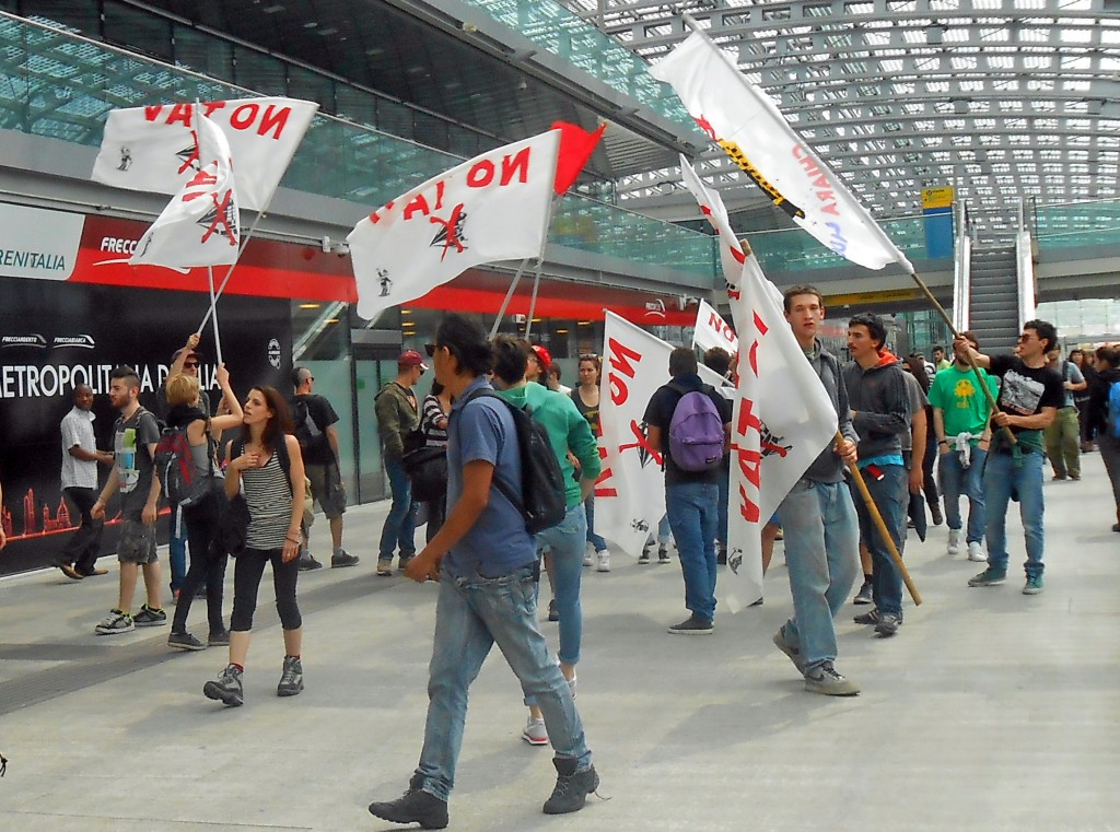 Protesta_dei_No_Tav_a_Torino_(Stazione_di_Porta_Susa)_-_10_maggio_2014